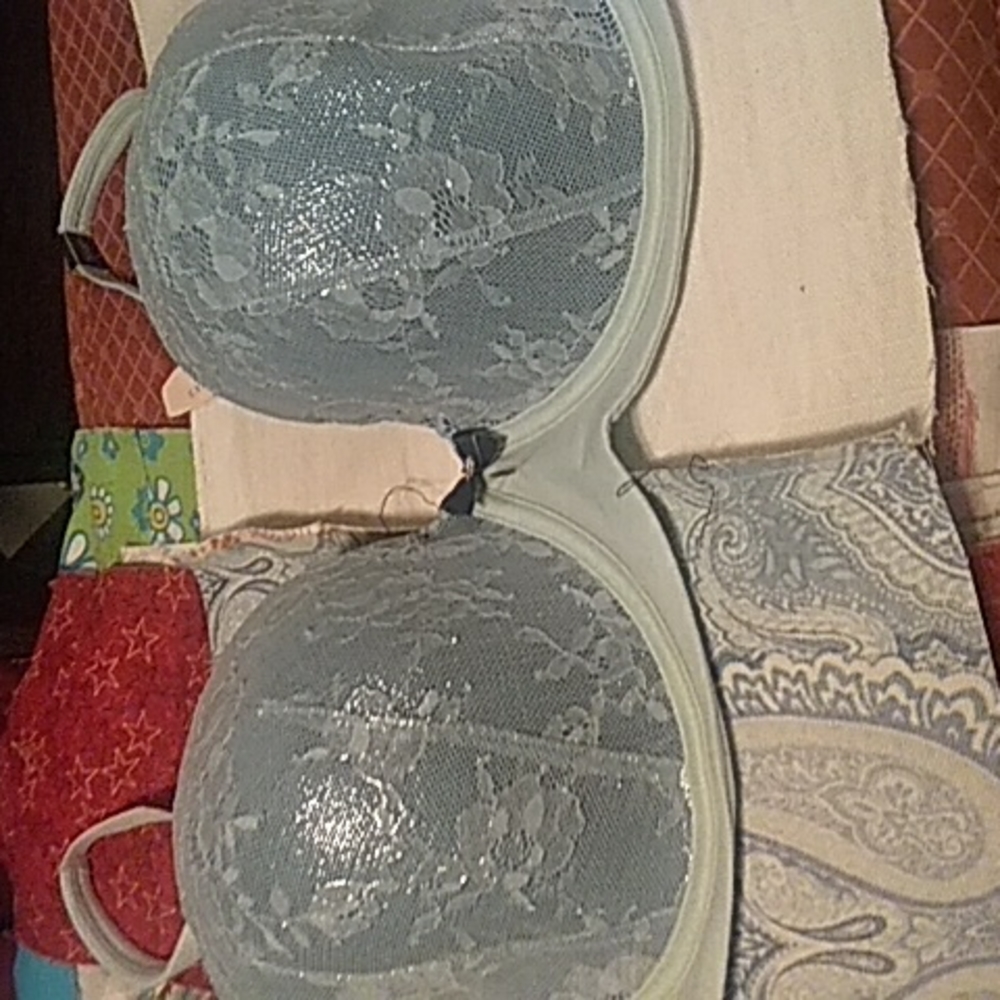 Ladys bras Victoria secret 36 Ddd one new smoke fr